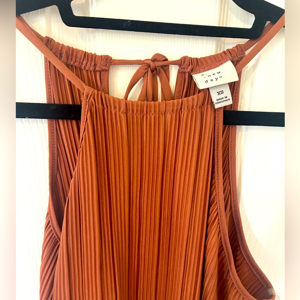 Flowy Rust Orange Pleated Dress - Picture 3 of 5